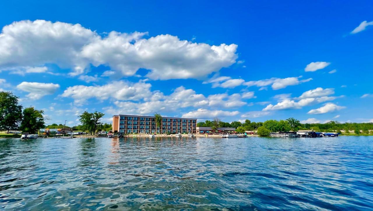 Holiday Inn Detroit Lakes By Ihg Exterior photo
