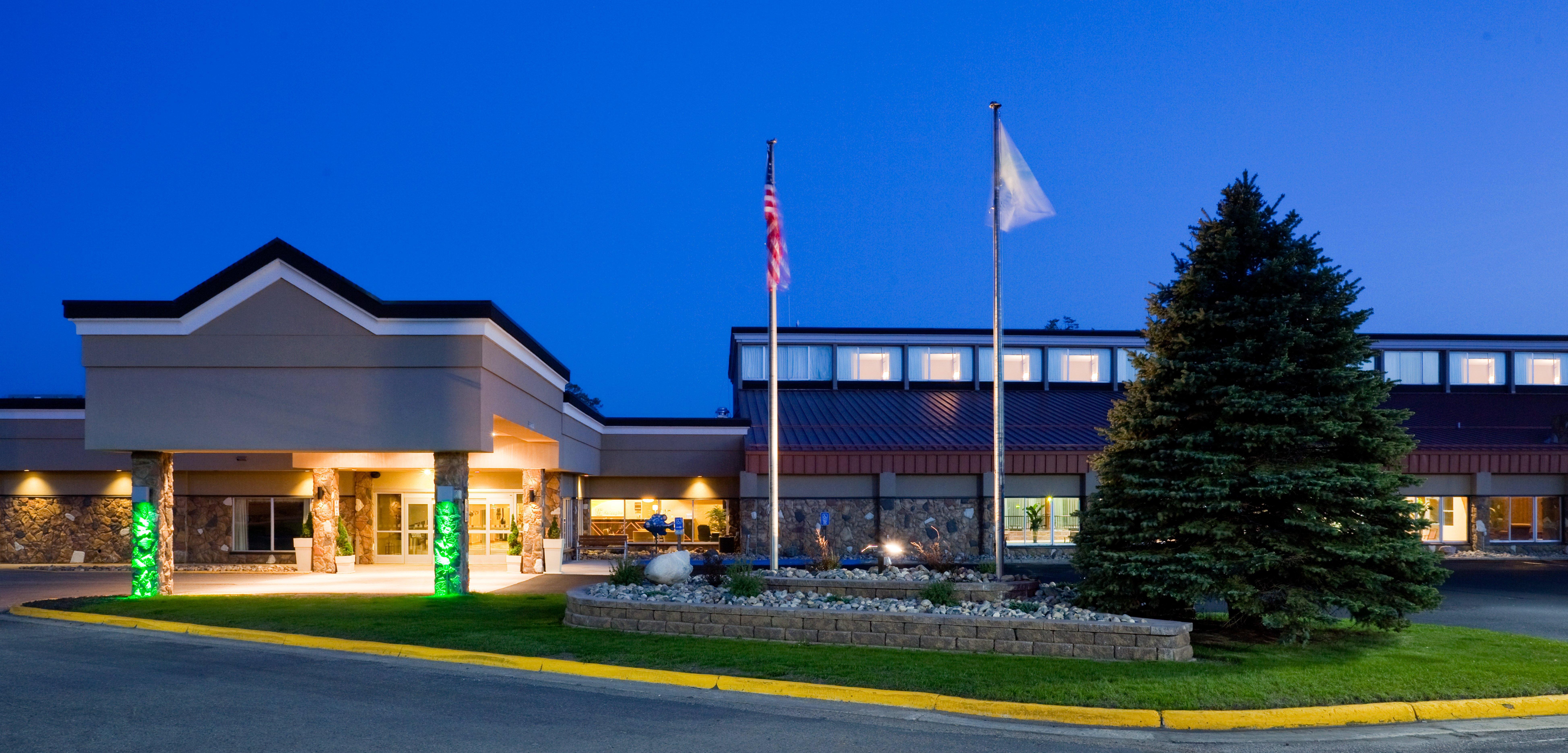 Holiday Inn Detroit Lakes By Ihg Exterior photo