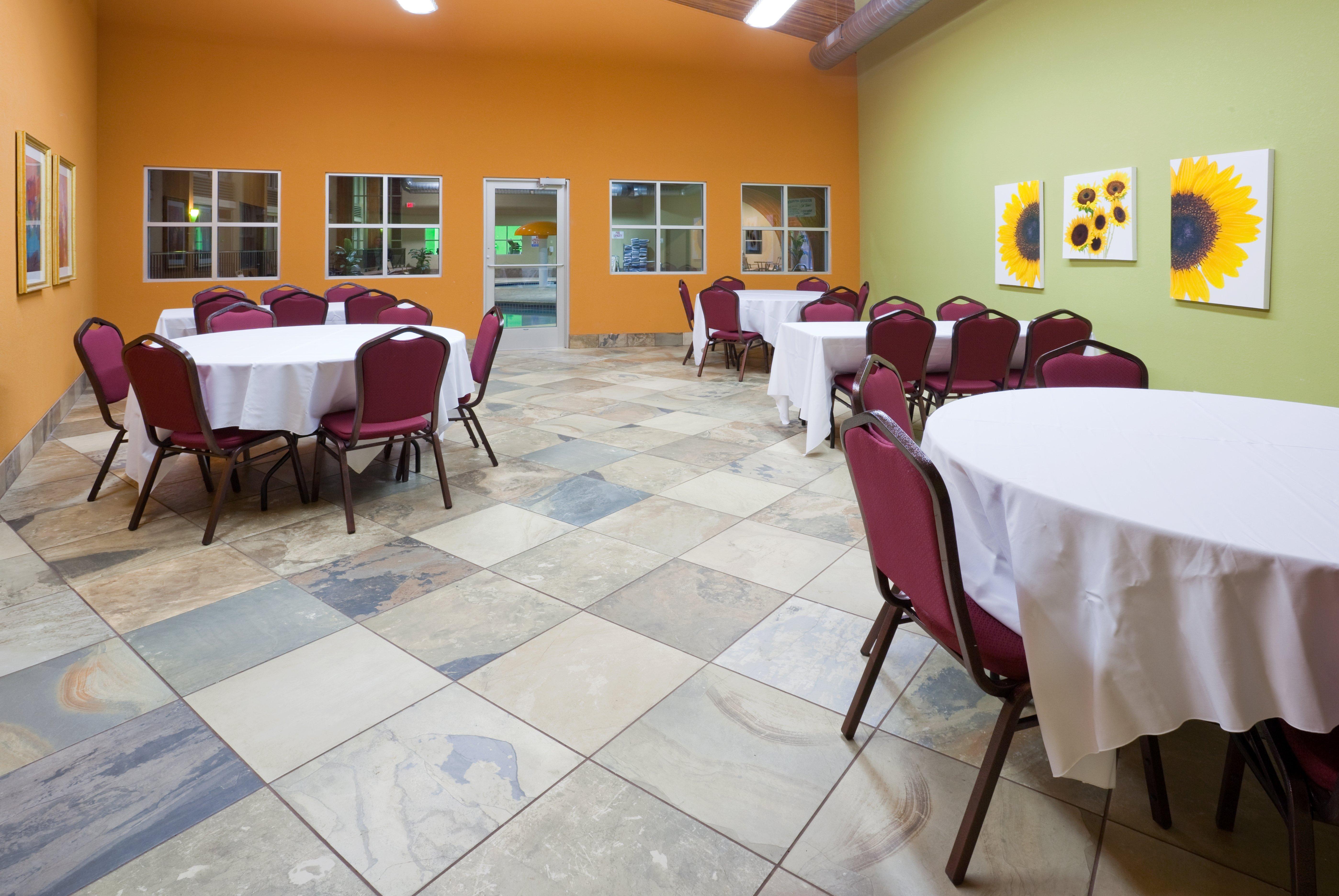 Holiday Inn Detroit Lakes By Ihg Exterior photo