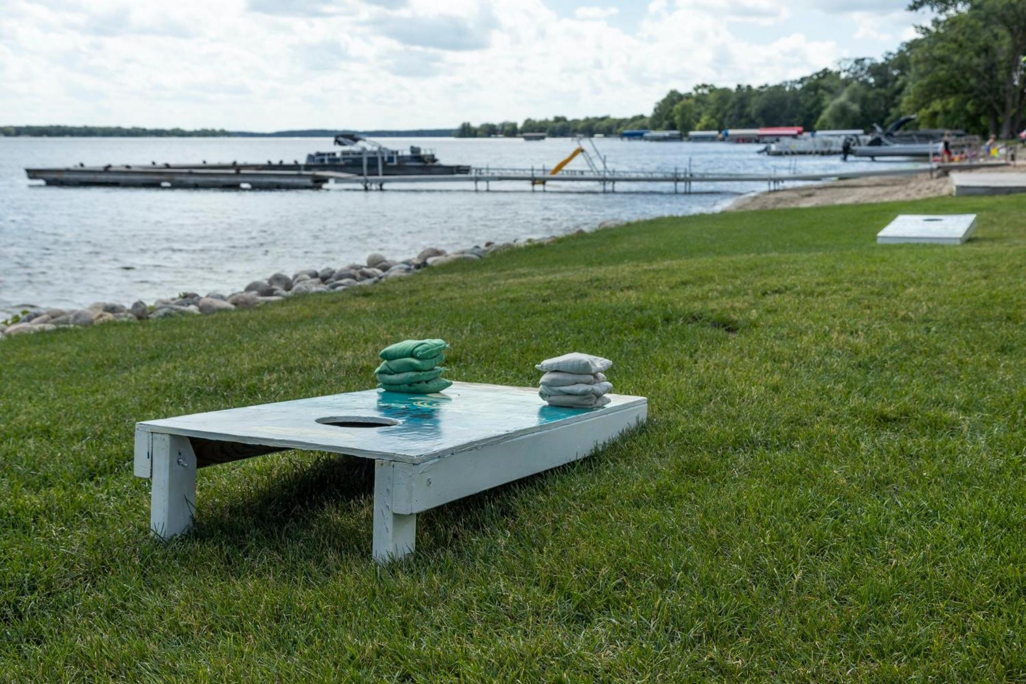 Holiday Inn Detroit Lakes By Ihg Exterior photo