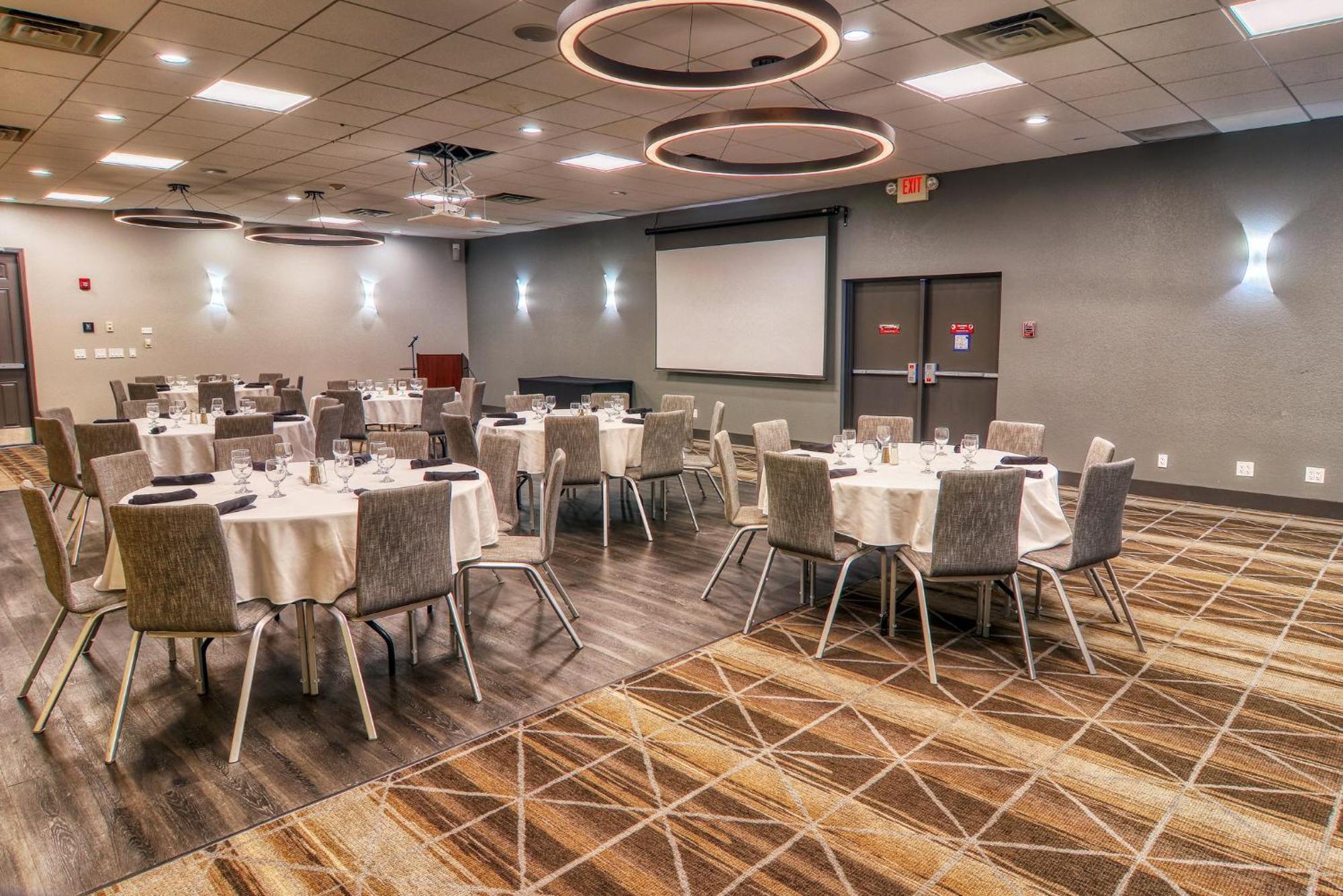 Holiday Inn Detroit Lakes By Ihg Exterior photo