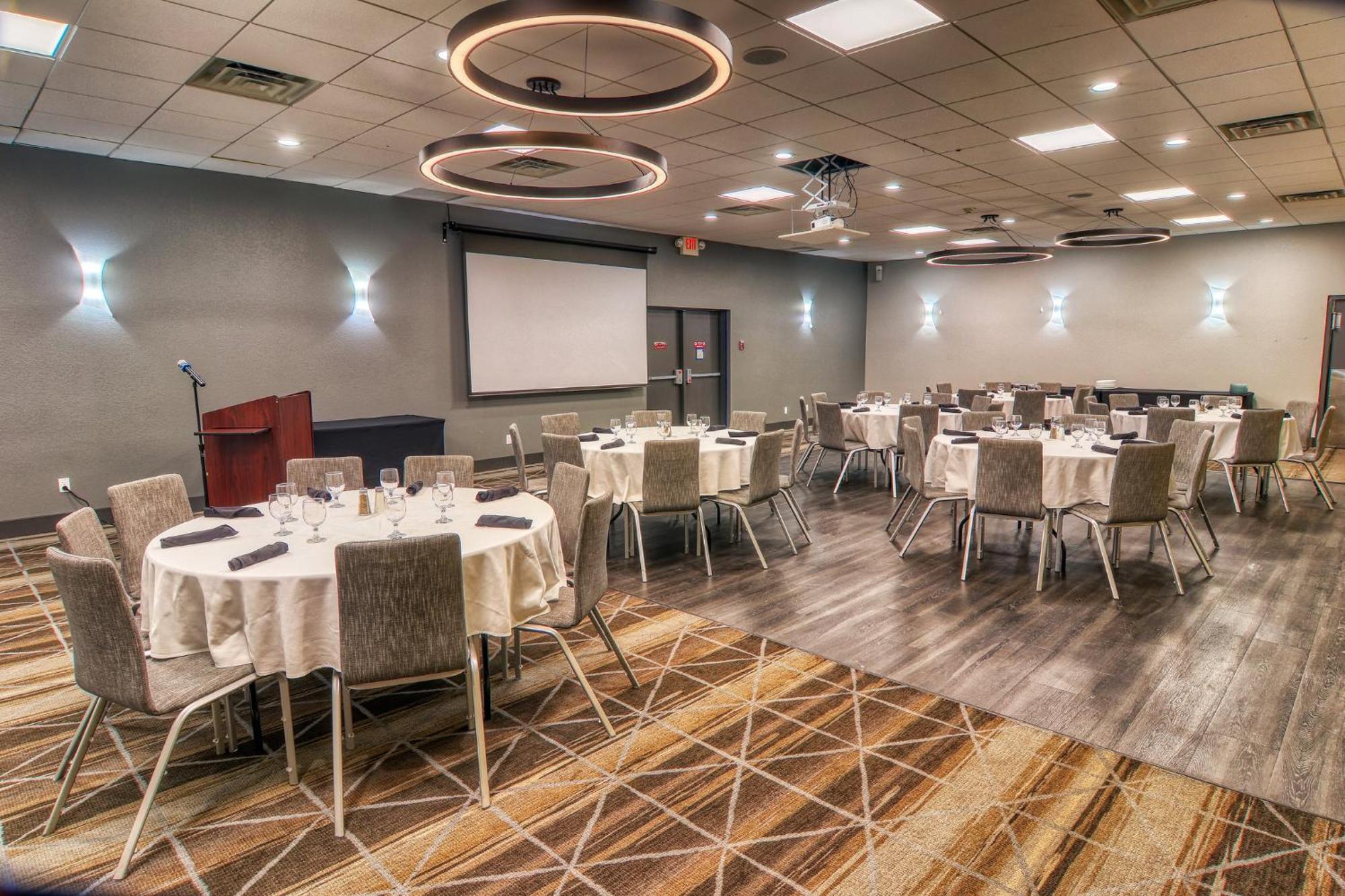 Holiday Inn Detroit Lakes By Ihg Exterior photo